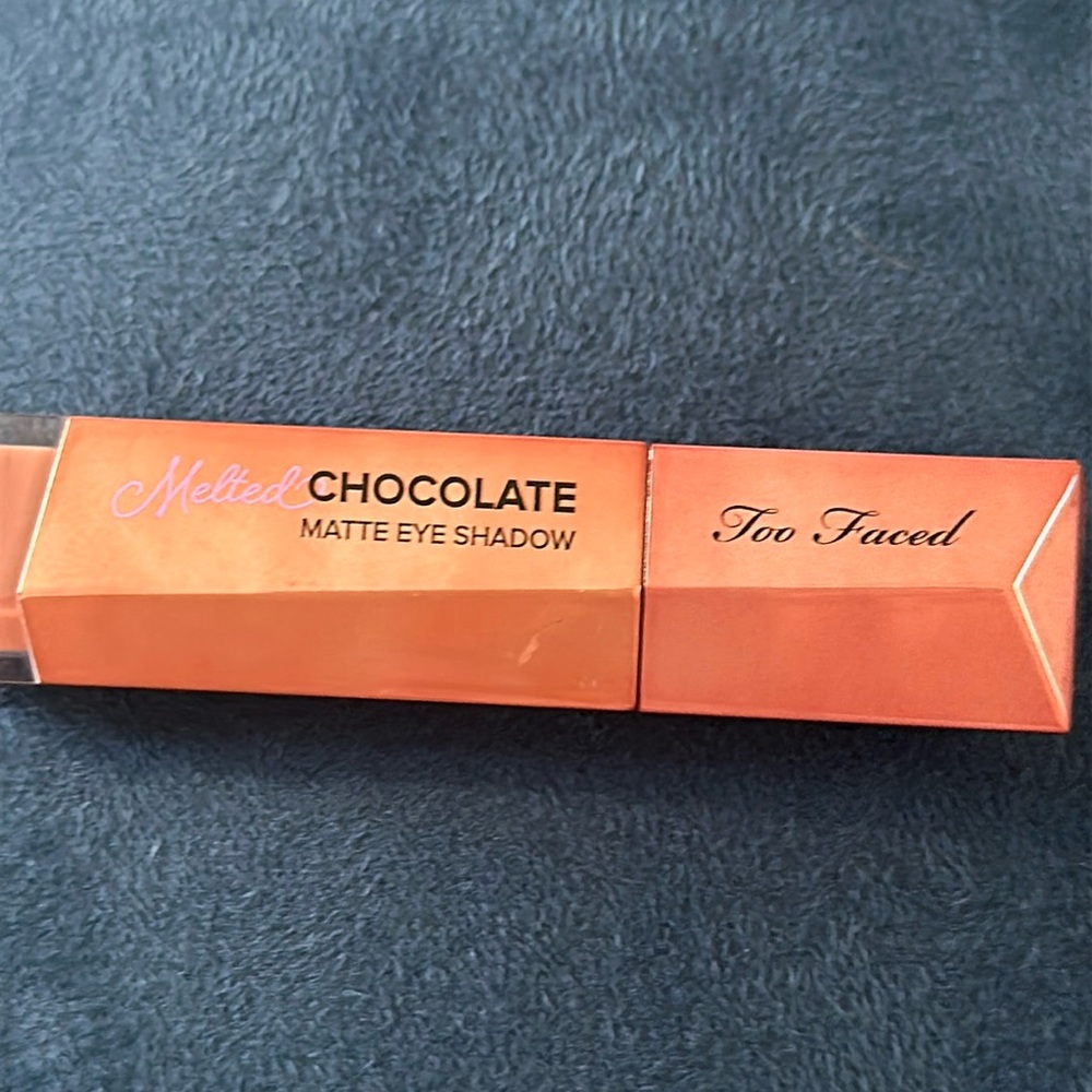 Melted chocolate matte eyeshadow